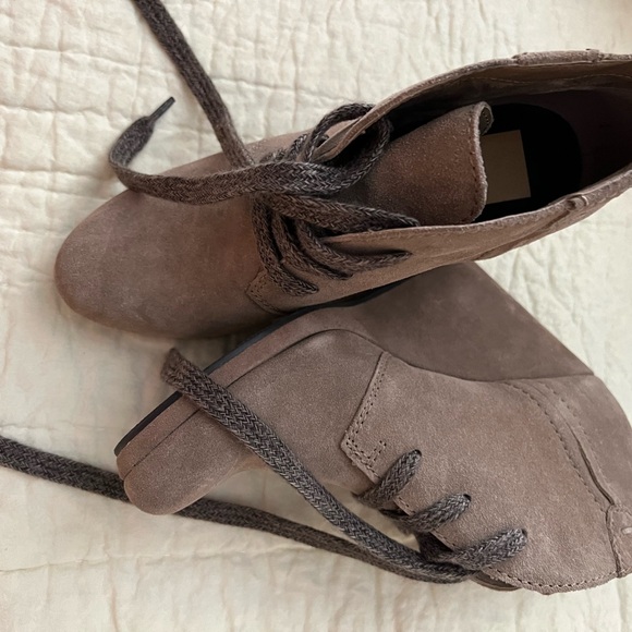 Dolce Vita size 7.5 suede like new - Picture 2 of 11